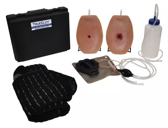 Kit de entrenamiento para la aplicación de apósitos ventilados y oclusivos TrueClot
