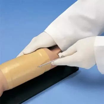 Brazo de prácticas para anticonceptivos hormonales implantables 3B Scientific W45155