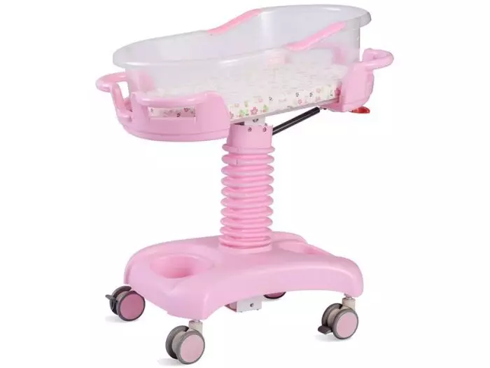 Cuna pediátrica con ruedas