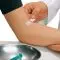 Apósitos hipoalergénicos precortados Hartmann DermaPlast Sensitive Inyección