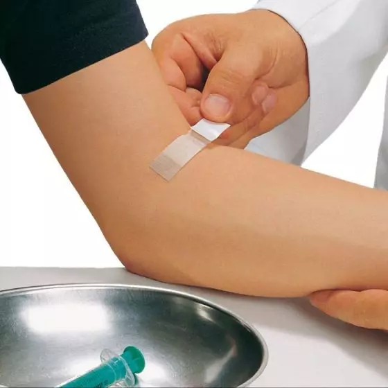 Apósitos hipoalergénicos precortados Hartmann DermaPlast Sensitive Inyección