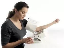 Tensiómetro electrónico de brazo Omron Spot Arm iQ-142  