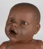 Modelo de bebé con piel de tono oscuro Erler Zimmer 2,4kg